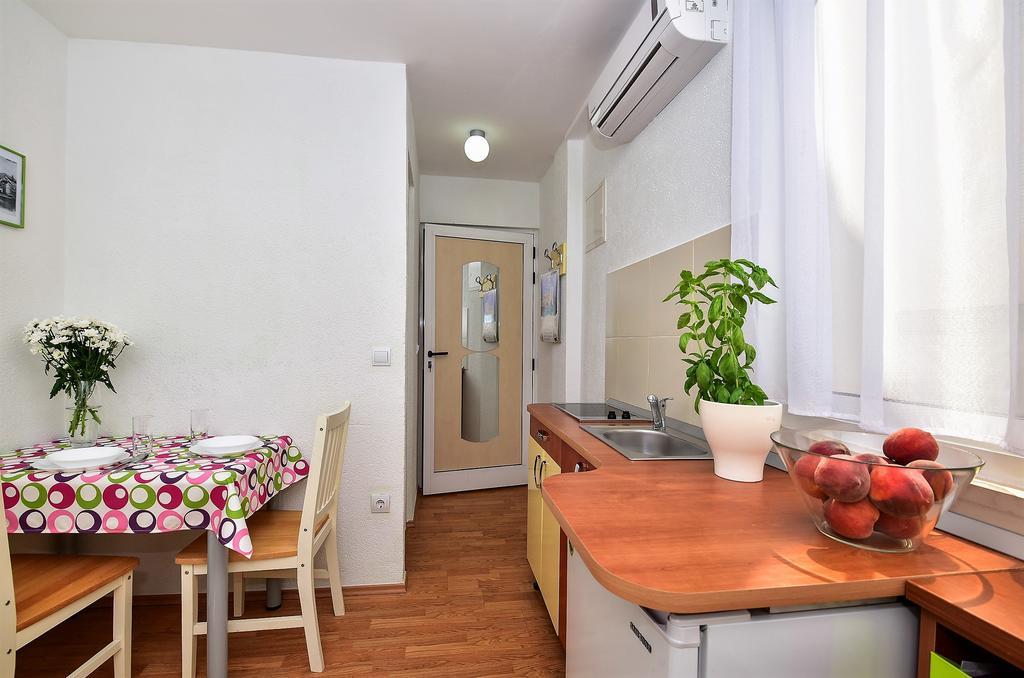 Apartment Borna Макарска Экстерьер фото
